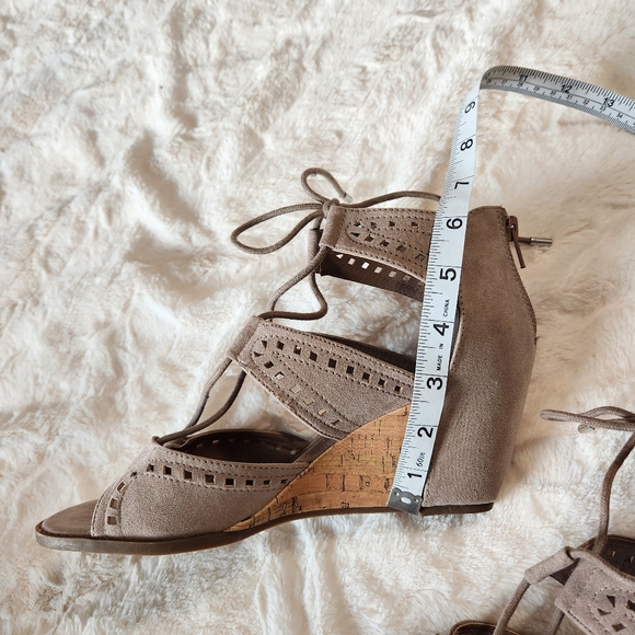 Madden Girl Rally Taupe Lace Up Wedge Peep Toe Sandals Size 9.5 - Picture 9 of 12